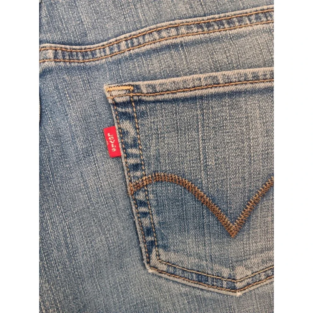 Levi's Women's Size 6 Medium 526 Slender Boot Cut Blue Denim Jeans Cotton Blend